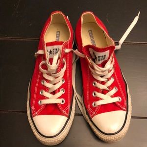 Red converse shoes men’s 6 women’s 8